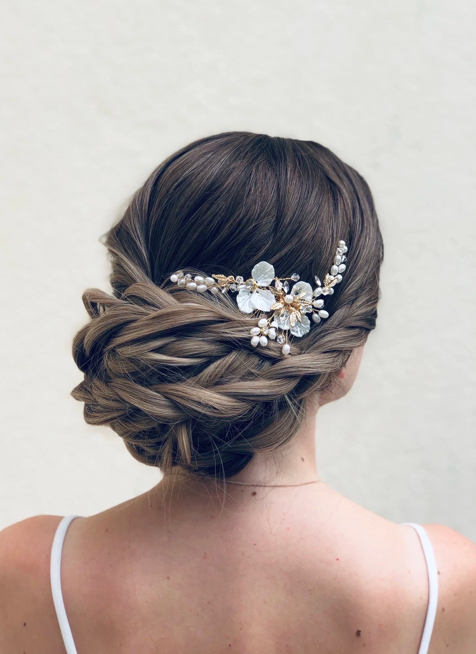 Chignon de mariée raffiné vu de dos