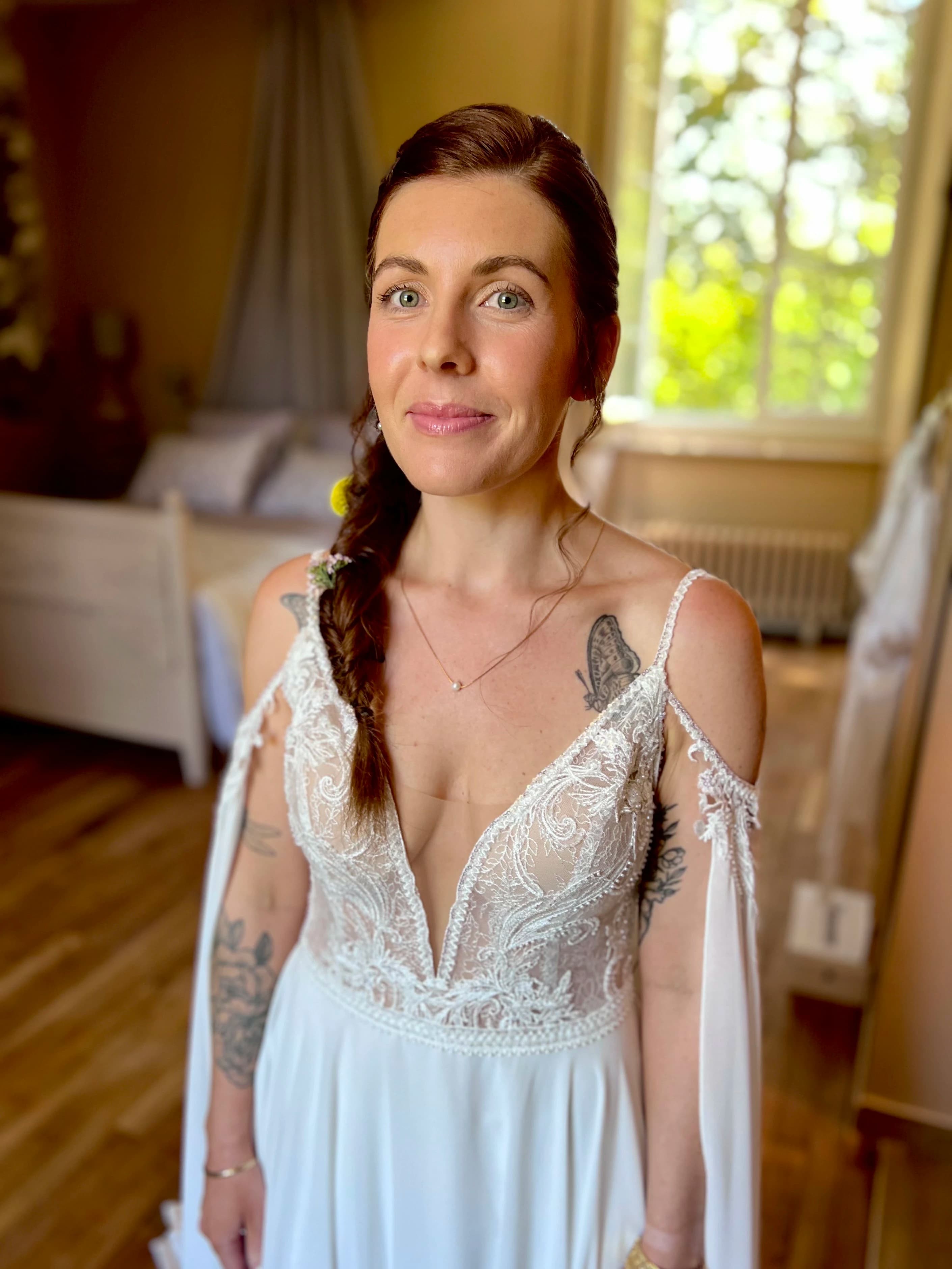 Coiffure tressée boheme mariage au Manoir du Quengo à Rohan