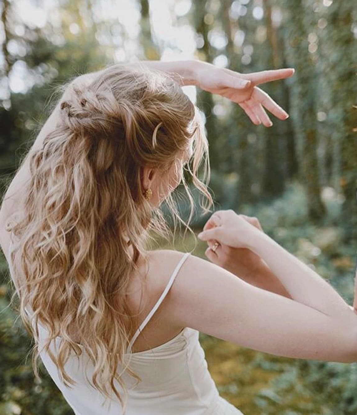 Coiffure wavy et torsades