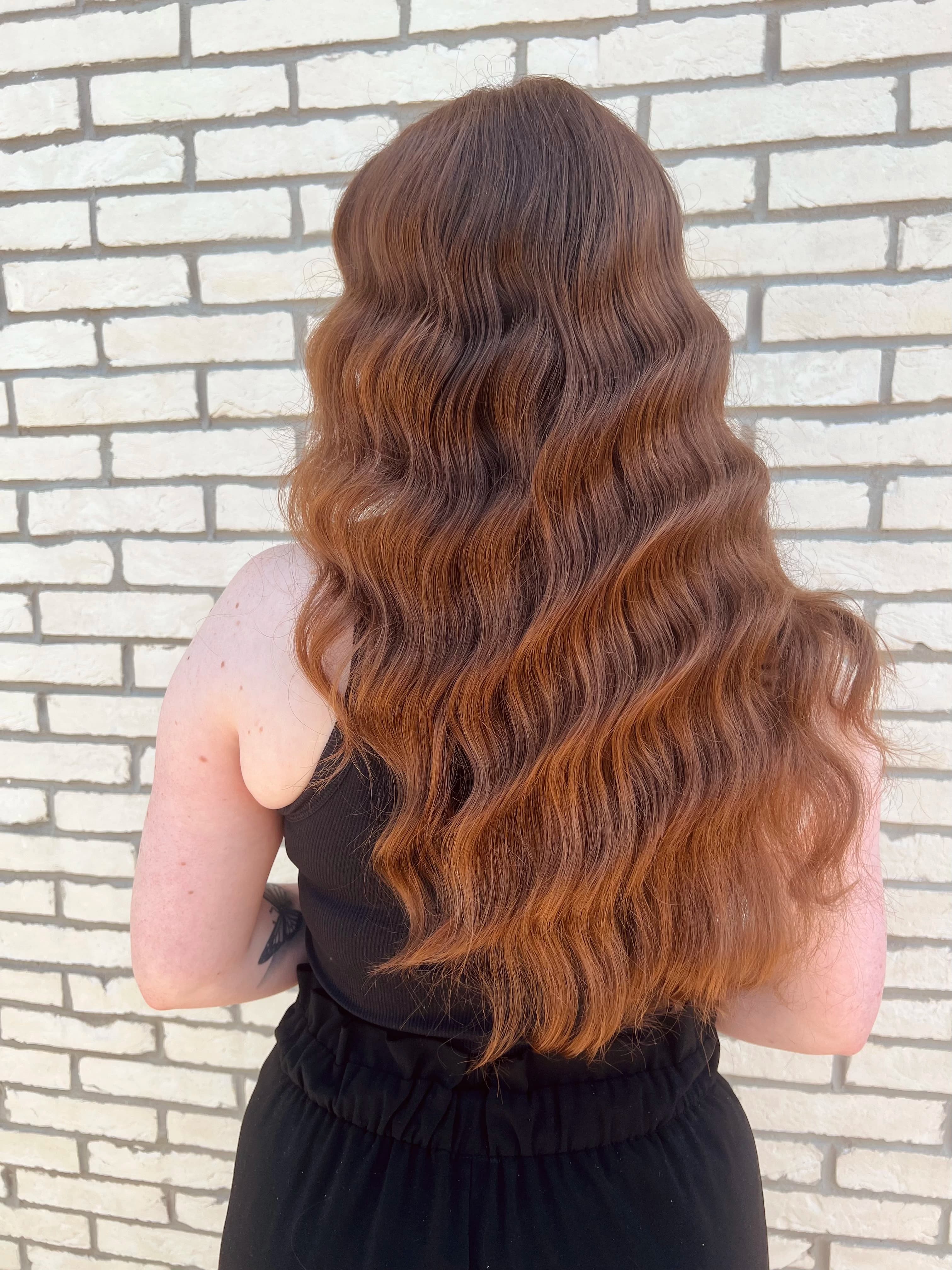 Coiffure wavy invitée mariage