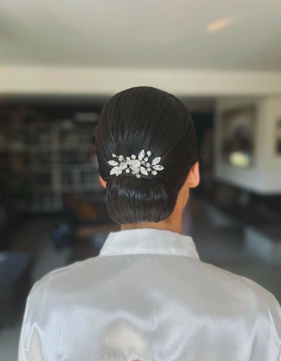 Chignon bas de mariée avec accessoires